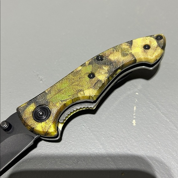 Cedar Creek Outdoors Camouflage Folding Knife - Picture 4 of 9